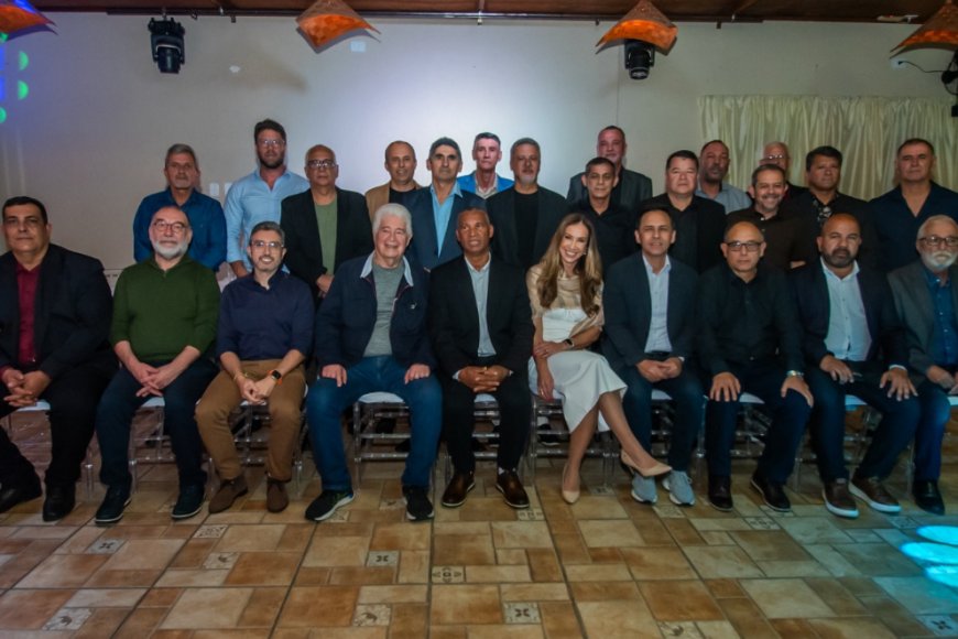 Prefeito Adriano Ramos prestigia posse do presidente reeleito do Sindicato dos Estivadores de Paranaguá