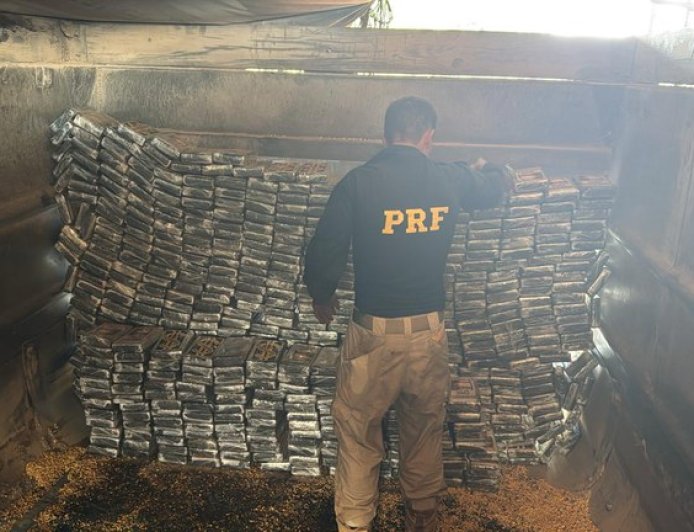 PRF apreende mais de 600 kg de cocaína sob carga de soja que viria para Paranaguá