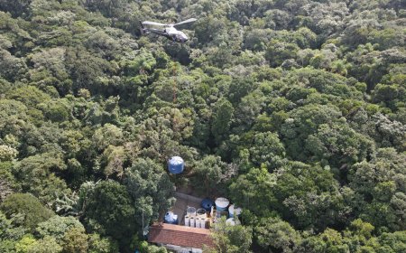 Paranaguá Saneamento realiza operação com transporte aéreo de reservatórios para reforçar abastecimento de água na Ilha do Mel
