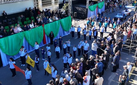 Desfile Cívico celebra os 377 anos de Paranaguá com participação de cerca de 180 instituições e milhares de pessoas