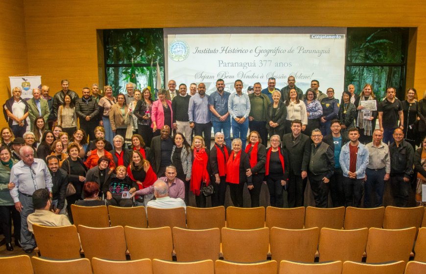 Sessão Solene do IHGP homenageia os 377 anos de Paranaguá com destaque à contribuição das mulheres na cultura