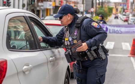 Blitz educativa abre o “Agosto Lilás” com ação contra violência doméstica em Paranaguá