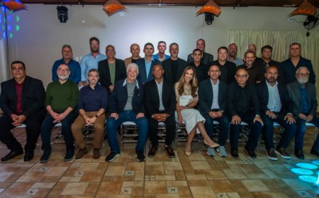 Prefeito Adriano Ramos prestigia posse do presidente reeleito do Sindicato dos Estivadores de Paranaguá