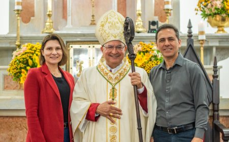 Prefeito e vice-prefeita de Paranaguá prestigiam posse de Dom Paulo Romão como bispo da Diocese de Paranaguá