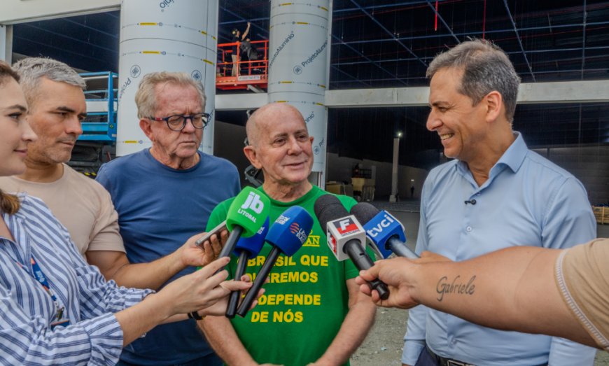 Prefeito Adriano Ramos acompanha obras de nova loja em Paranaguá