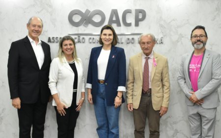 Prefeitura de Paranaguá reforça prevenção do câncer de mama com palestra da vice-prefeita Fabiana Parro em evento do Outubro Rosa