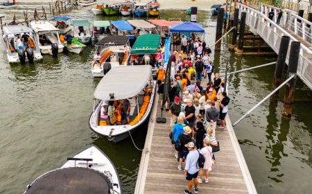 Portos do Paraná reforça turismo internacional com chegada de cruzeiro à Ilha do Mel