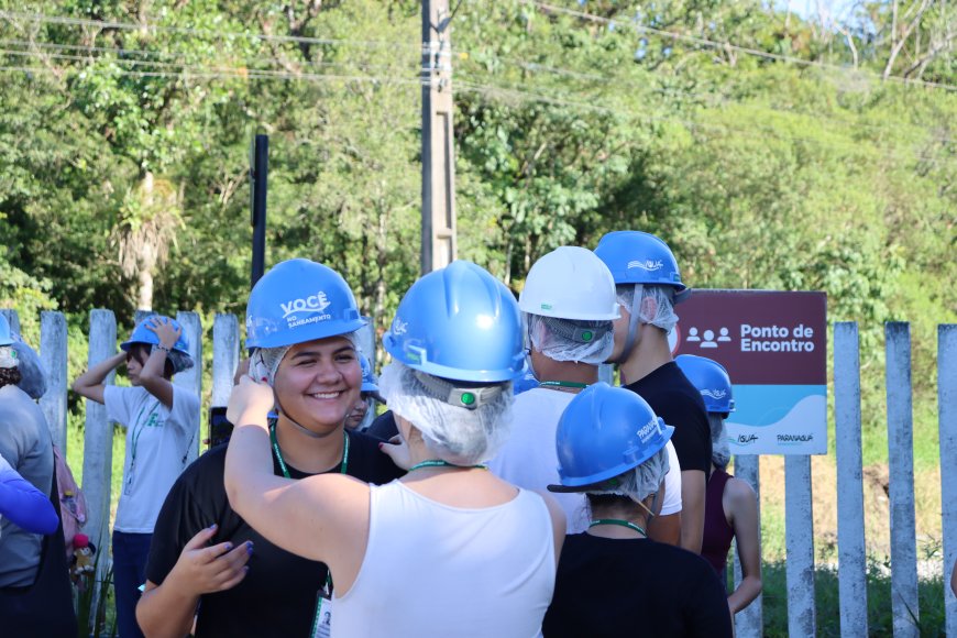 Alunos do IFPR participam de visita técnica à ETA Colônia pelo programa Você no Saneamento