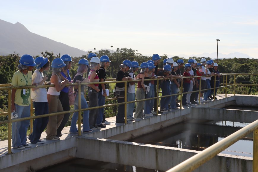 Alunos do IFPR participam de visita técnica à ETA Colônia pelo programa Você no Saneamento