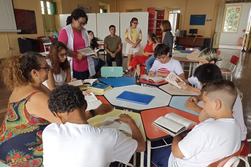 Alunos do Projeto Pernagoá em Versos e Lendas realizaram visitas à exposição montada na Casa Elfrida Lobo