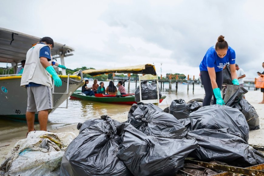 Remada Ambiental: voluntários recolhem quase uma tonelada de resíduos do Rio Itiberê