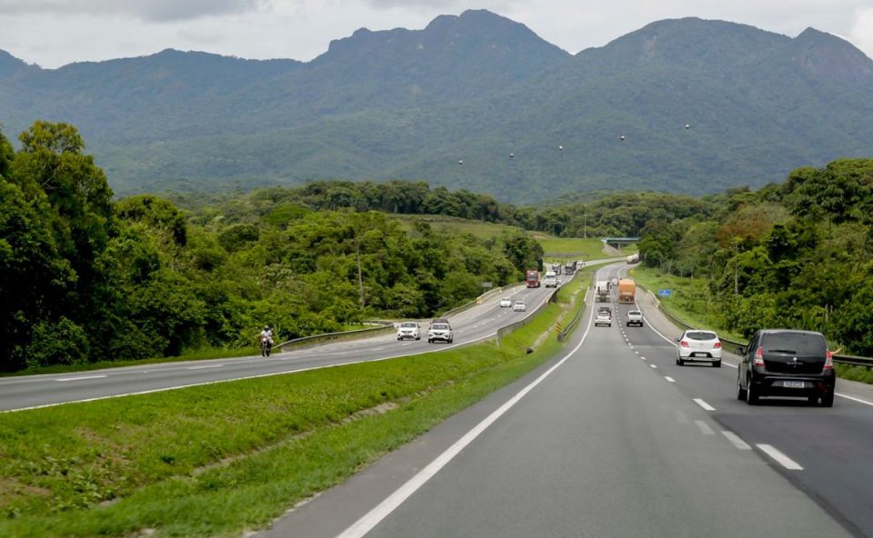 Feriado do Dia do Trabalhador irá movimentar as rodovias entre Curitiba e o Litoral do Paraná