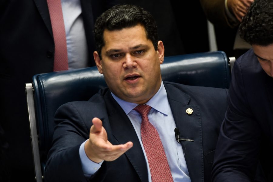 Alcolumbre se pronuncia sobre investigação de Mendonça e nega saber de irregularidades