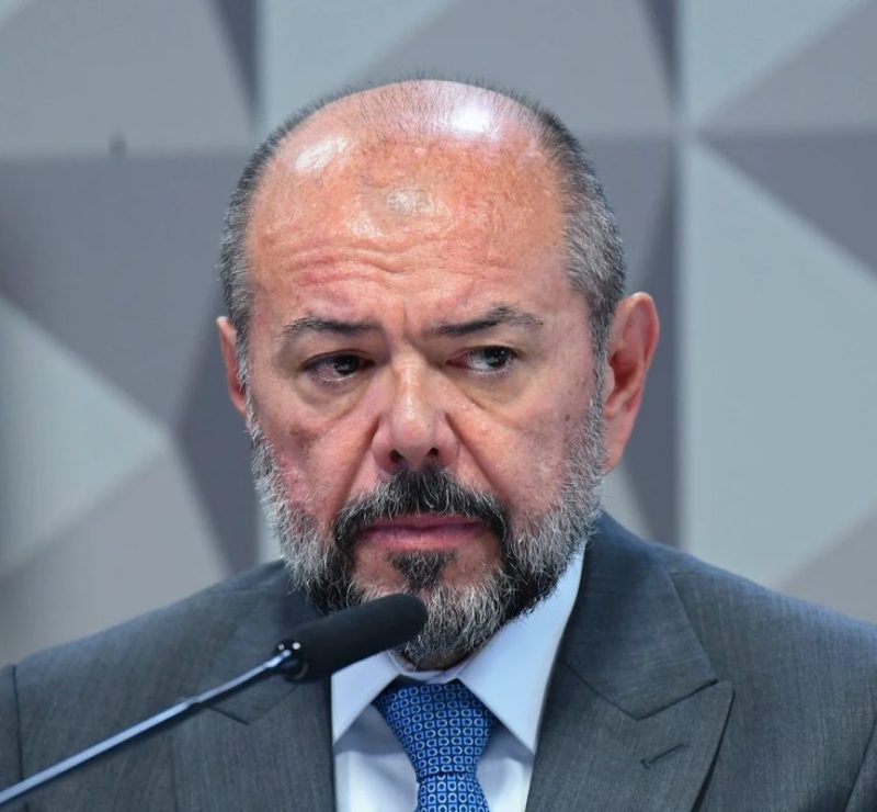 Investigados pela PF citam ex-ministro em contratos do INSS