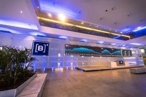 Itaú BBA eleva preço-alvo da B3 e aponta potencial de alta