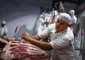 Brasil atinge cota de carne bovina para a China e novas vendas terão sobretaxa