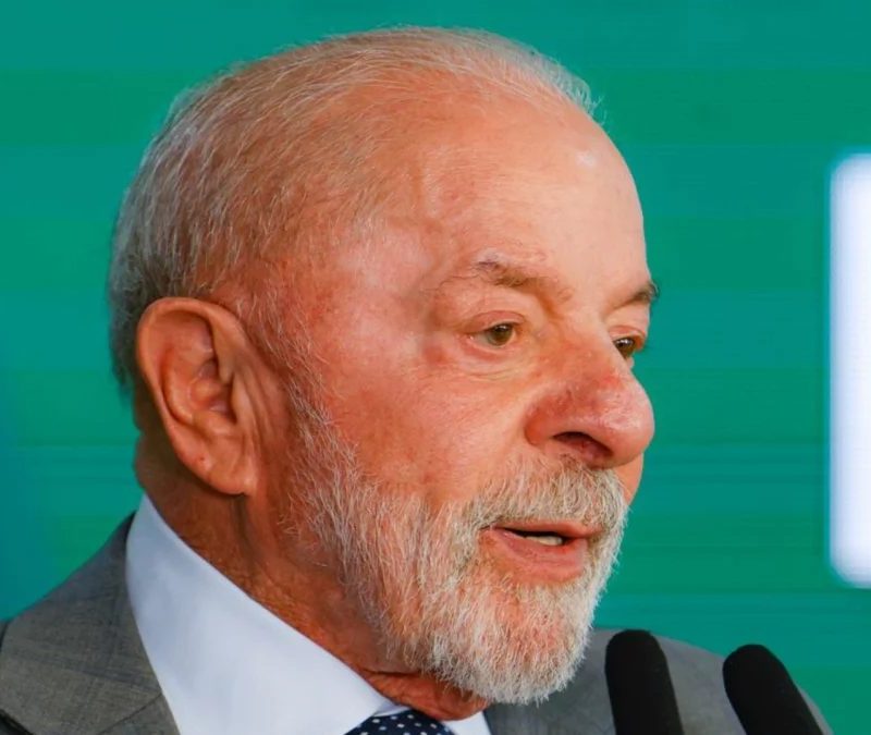 Lula aciona TSE e pede queda de canal de Flávio Bolsonaro