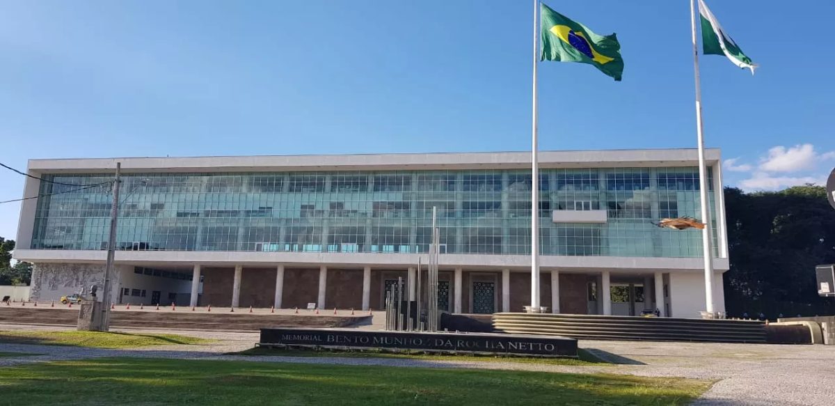 Candidatos ao governo do Paraná concedem entrevistas, encontram empresários e sindicalistas