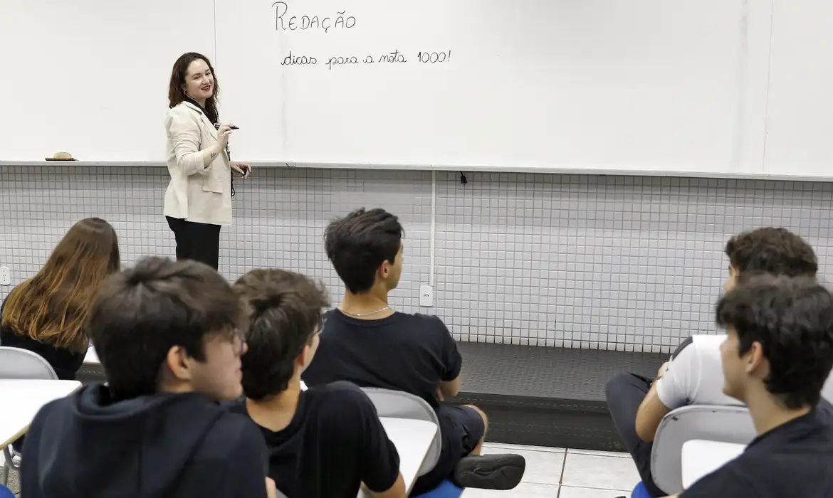 Enem 2026: Inep lança cartilha oficial com regras da redação