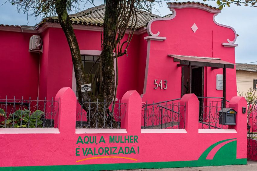 Cursos gratuitos para mulheres em Paranaguá: maquiagem, velas e sobrancelhas