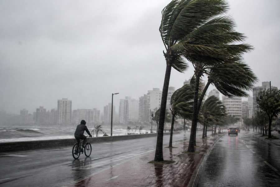 Ciclone no Atlântico ativa frente fria e traz chuvas para 11 estados