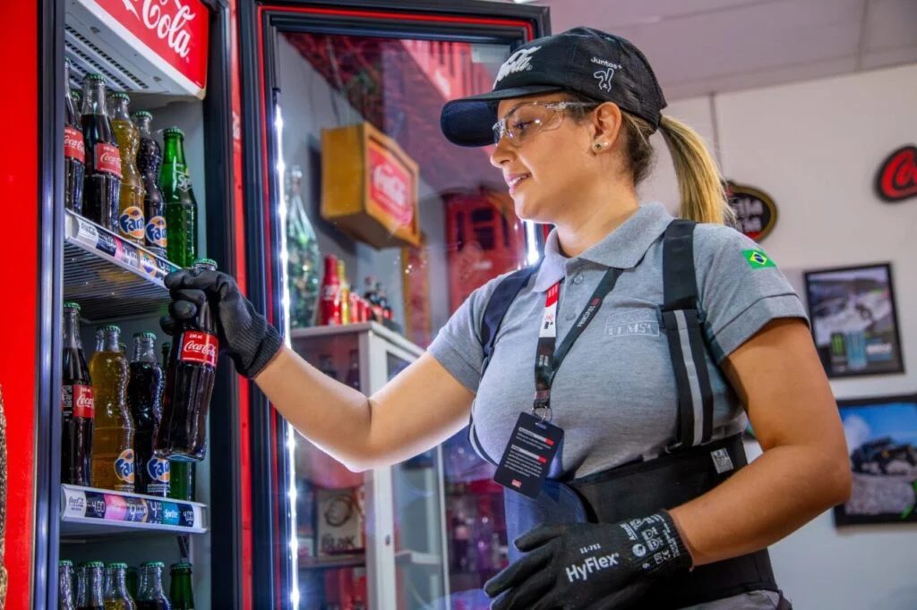 Coca-Cola abre 400 vagas temporárias de verão no Paraná