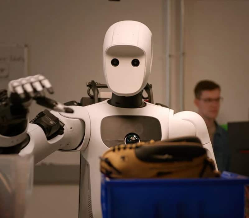 Vendas globais de robôs humanoides devem saltar para 1,2 milhão em 2030