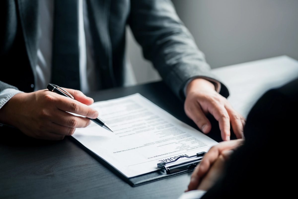 Currículo feito com IA ajuda ou atrapalha? O que os recrutadores dizem por trás do filtro