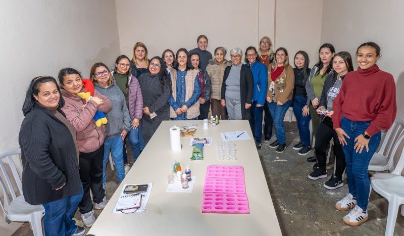 Curso gratuito empodera mulheres em Paranaguá com geração de renda