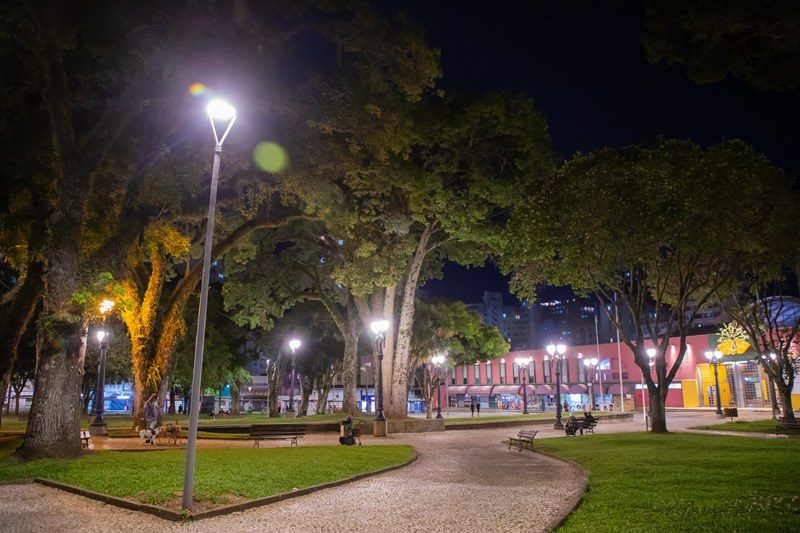 Curitiba: vereadores cobram melhorias em praças de 14 bairros