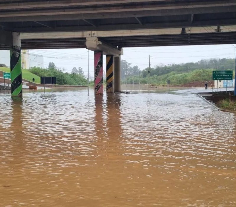 Defesa civil emite alerta máximo para risco de inundação no rio Taquari