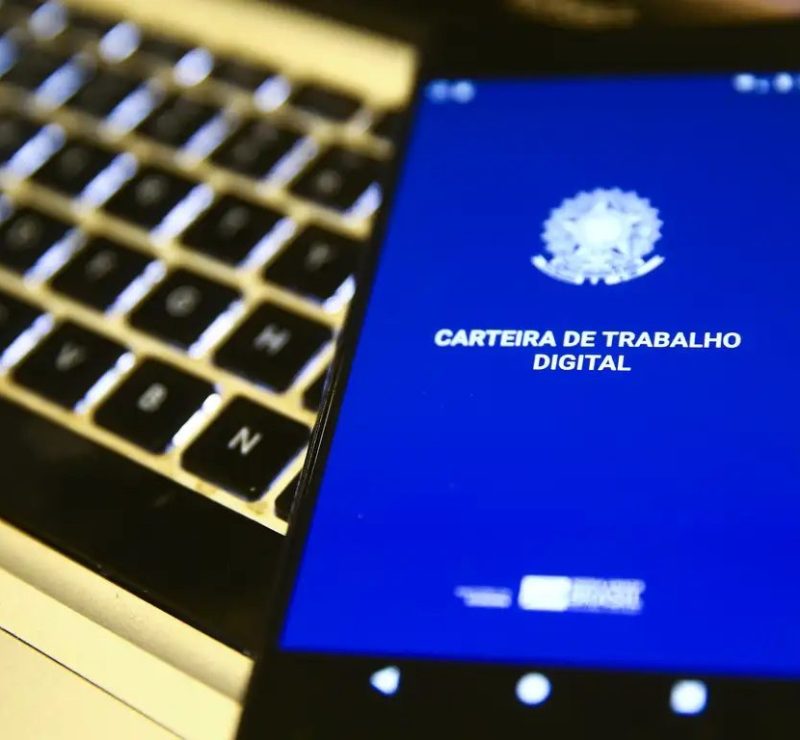 Desemprego no brasil cai e atinge menor taxa para o trimestre