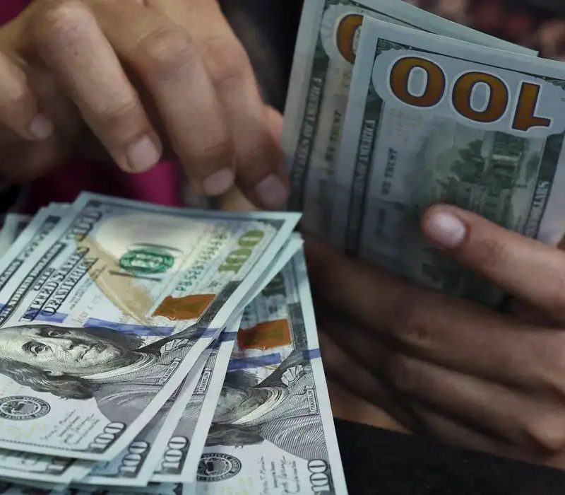 Dólar dispara para R$ 5,22 e atinge maior patamar em quase seis meses
