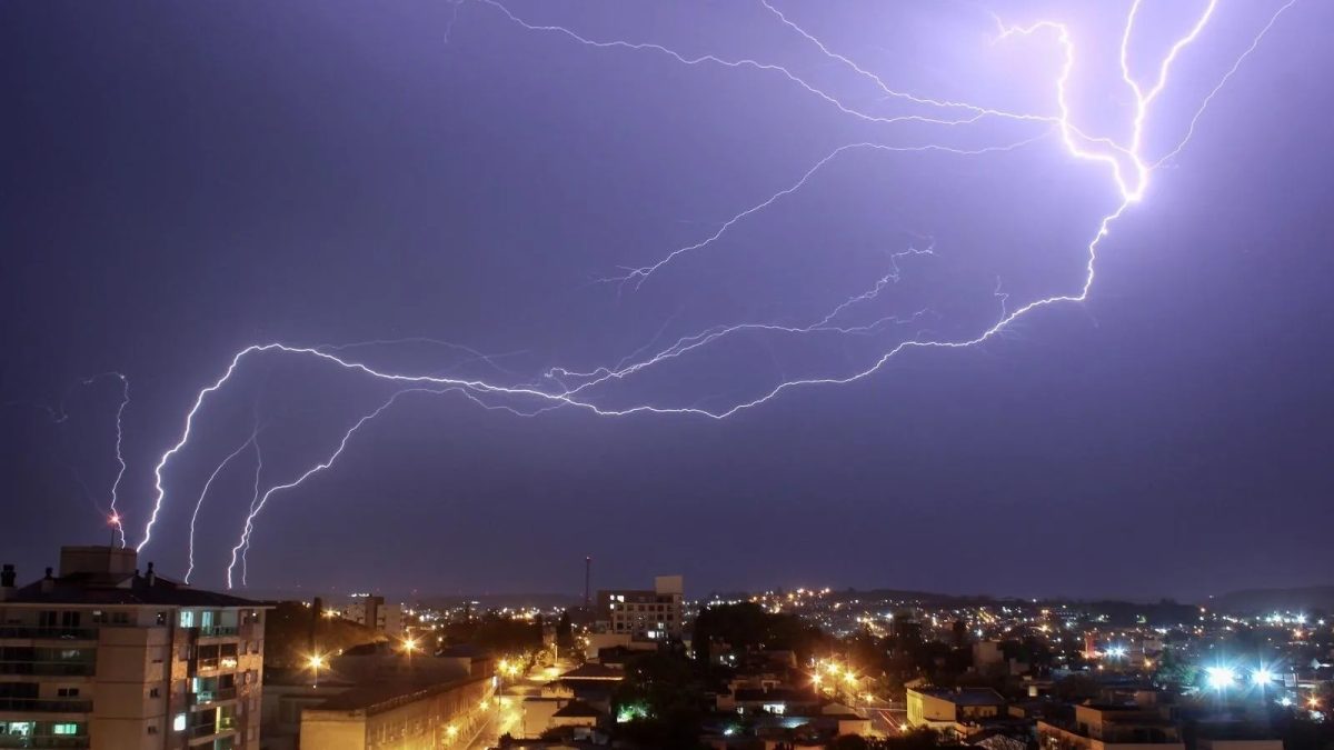 Domingo marca o começo de período de muita chuva e temporais