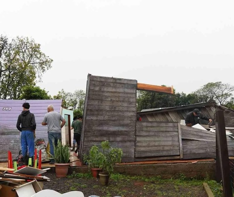 São Leopoldo e Nova Santa Rita decretam emergência após vendavais