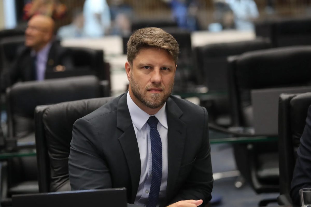 Eleições 2026 no Paraná: Requião Filho concede entrevistas e se reúne com empresários no norte do estado