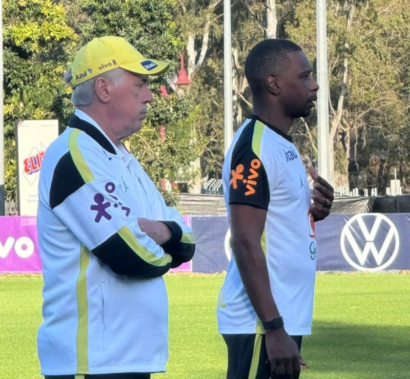 Ancelotti muda escalação do Brasil e testa Raphinha de centroavante