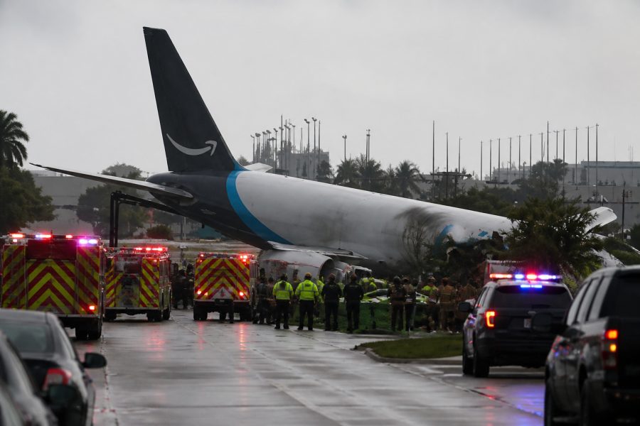 EUA: ao menos 5 morrem após avião de carga da Amazon sair da pista em Miami