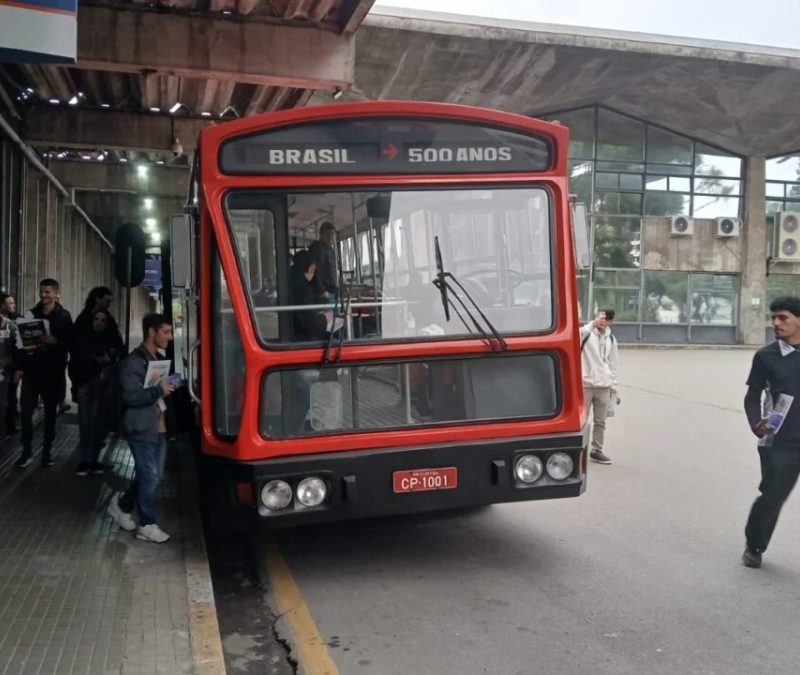 Curitiba debate história e futuro do transporte coletivo em encontro