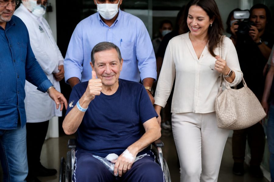 Carlos Alberto Parreira recebe alta após 80 dias internado no Rio