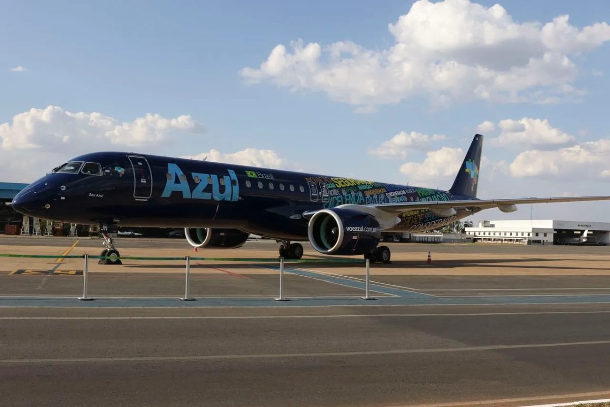 Falha em sistema de GPS afeta aviões Embraer e cancela voos da Azul no Paraná