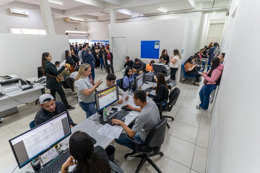 Feirão de Empregos reúne candidatos nesta terça-feira (22) no Sine Paranaguá