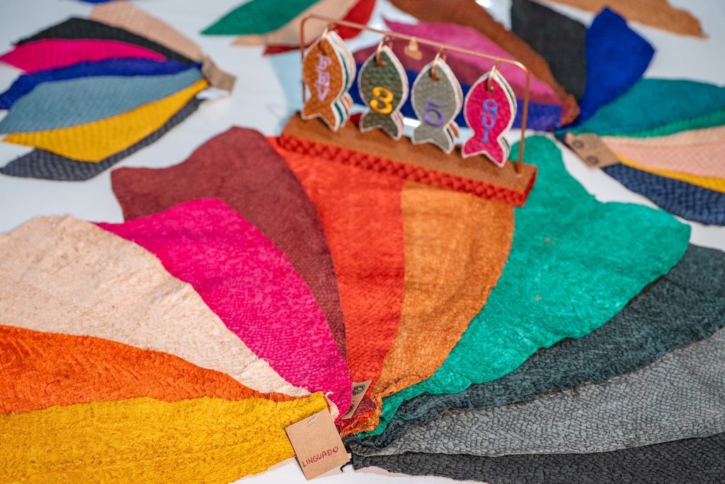 Couro de peixe de Pontal do Paraná brilha na São Paulo Fashion Week