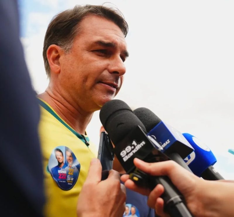 CNBB rebate acusação de Flávio Bolsonaro sobre padroeira