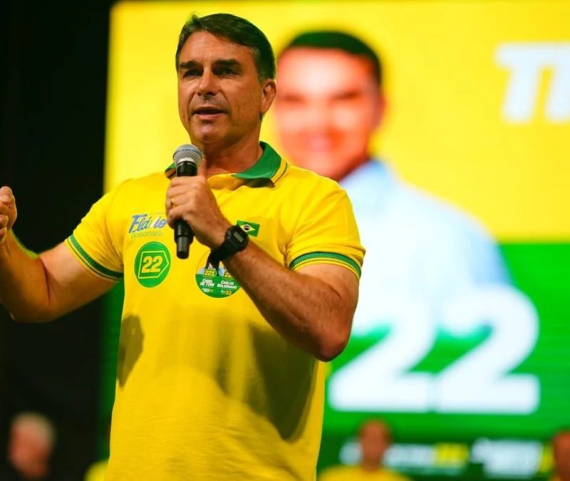 Flávio Bolsonaro relaciona sucesso de Santa Catarina ao PT em Joinville