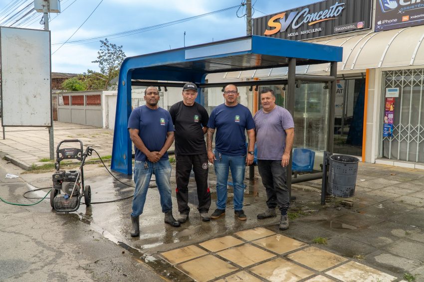 Paranaguá promove limpeza e revitalização de pontos de ônibus