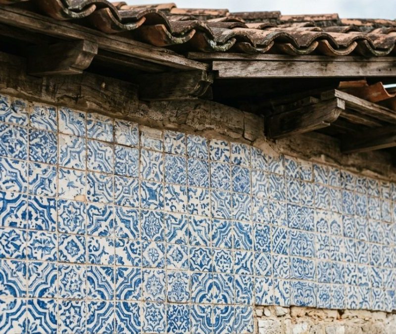 Fundada pelos portugueses e com a malha urbana colonial preservada: a capital nordestina cujo centro histórico conserva construções e traçado que remontam ao século XVII e é Patrimônio Mundial desde 1997