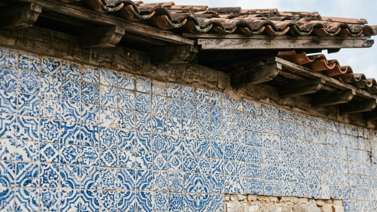 Fundada pelos portugueses e com a malha urbana colonial preservada: a capital nordestina cujo centro histórico conserva construções e traçado que remontam ao século XVII e é Patrimônio Mundial desde 1997