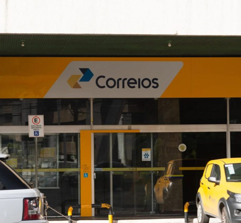 Greve dos correios tem julgamento adiado no tribunal superior