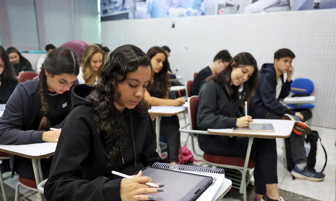 Guia do Enem é lançado com vídeos e orientações para estudantes